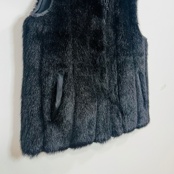 Black Faux Fur Zip Up Vest Mock Neck Sleeveless Jacket Pockets Womens - Picture 4 of 7